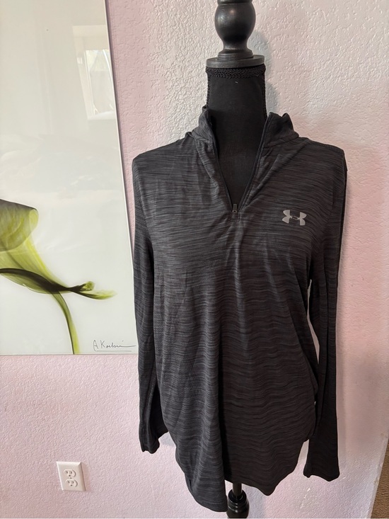 Under Armour Tops - Under Armour shirt size large